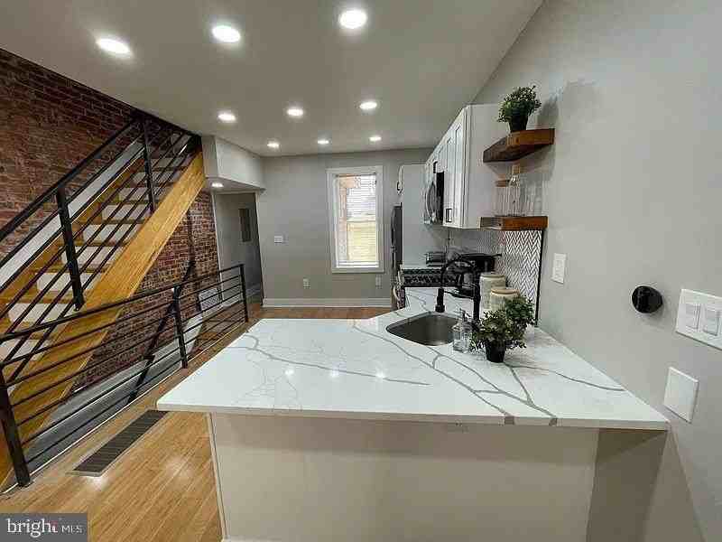 1527 S Bambrey St - Photo 2 of 19