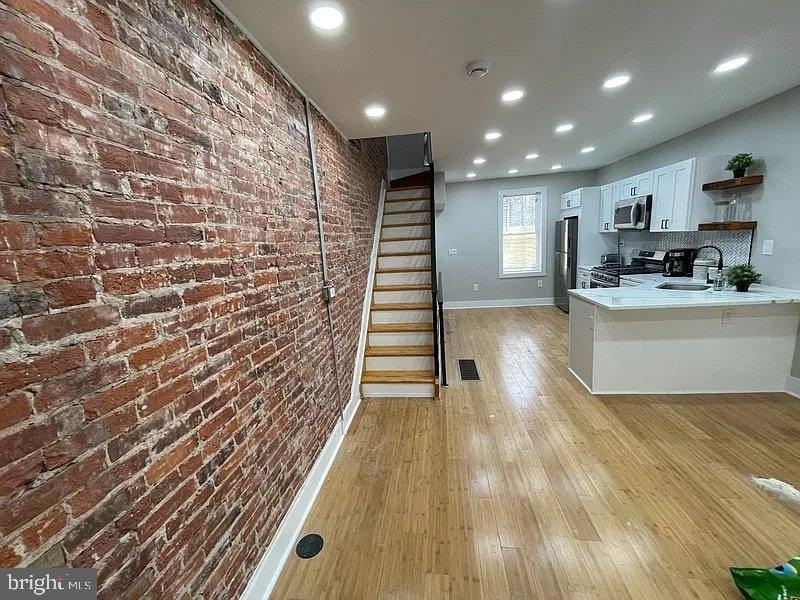 1527 S Bambrey St - Photo 4 of 19