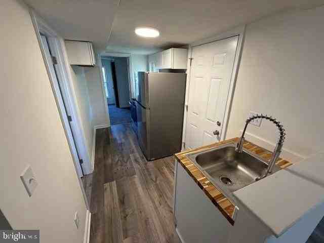 125 E Chestnut St - Photo 3 of 8