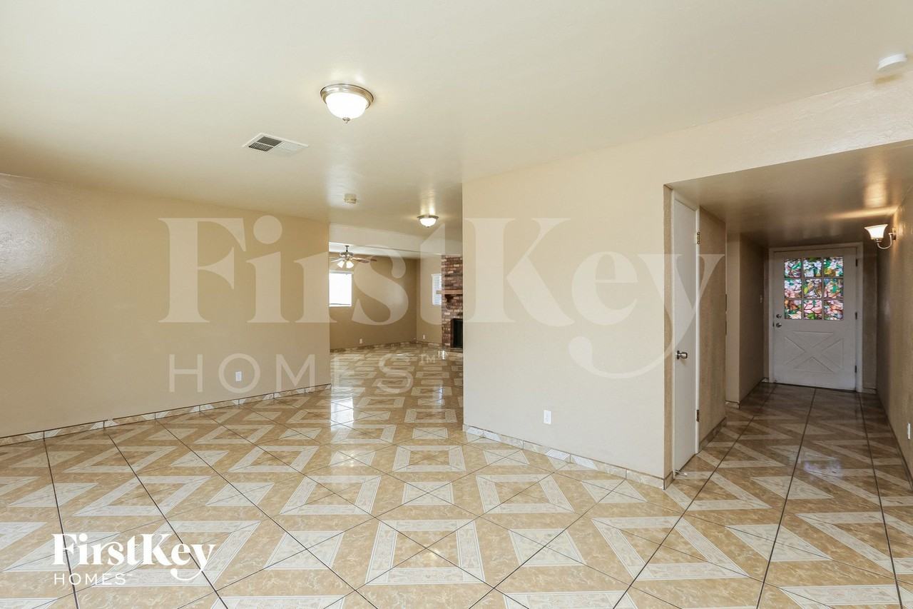 2012 W Solano Dr - Photo 3 of 15