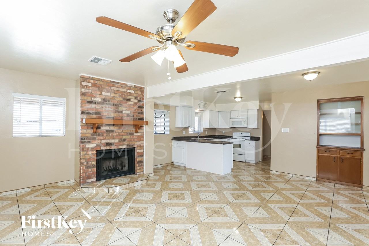 2012 W Solano Dr - Photo 4 of 15