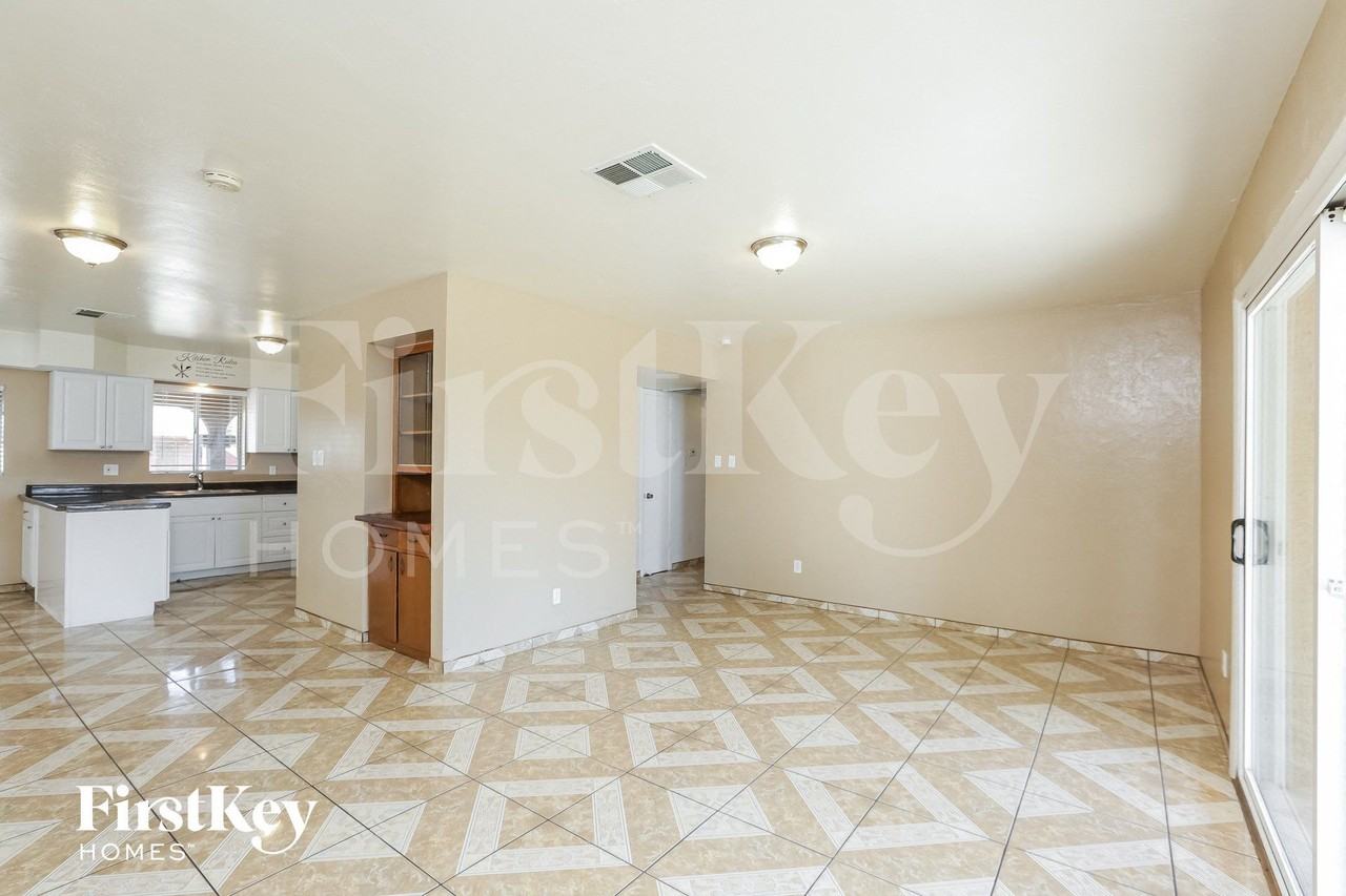 2012 W Solano Dr - Photo 6 of 15