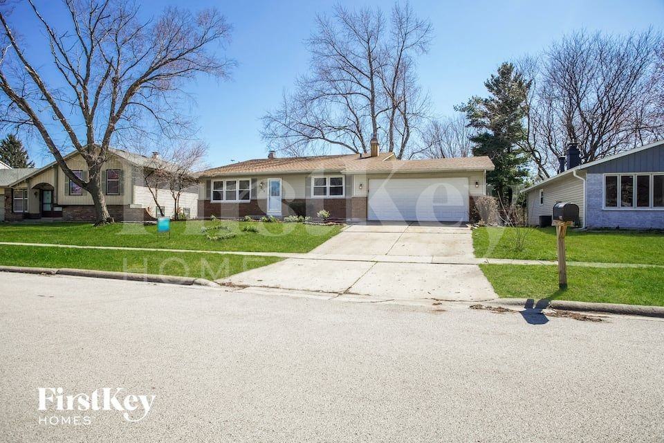 1815 Sheffield Dr - Photo 2 of 15