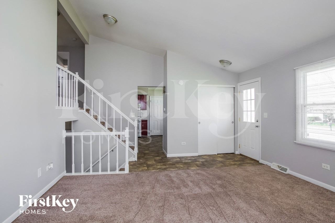 1815 Sheffield Dr - Photo 4 of 15