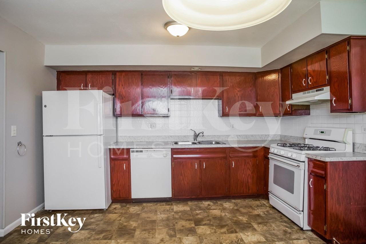 1815 Sheffield Dr - Photo 5 of 15