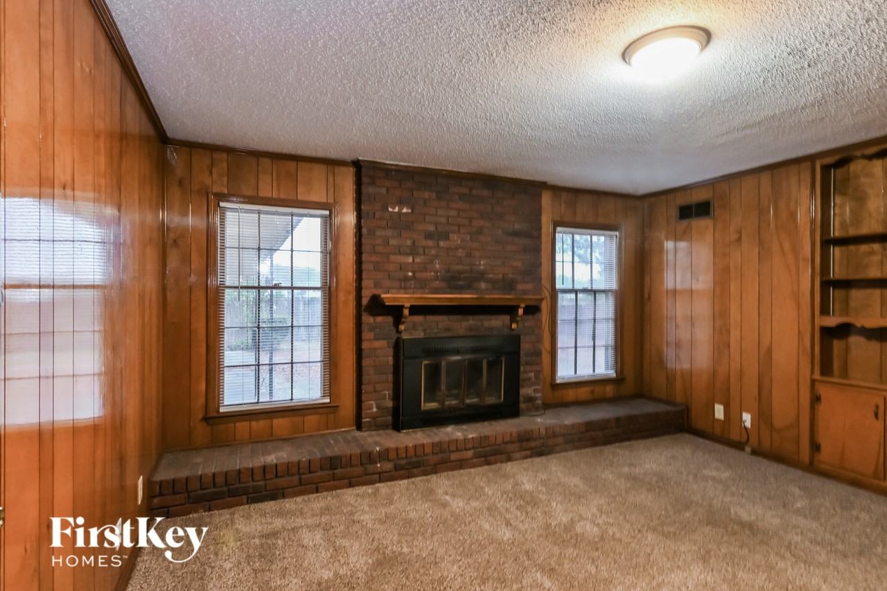 1800 Whitman Rd - Photo 2 of 16