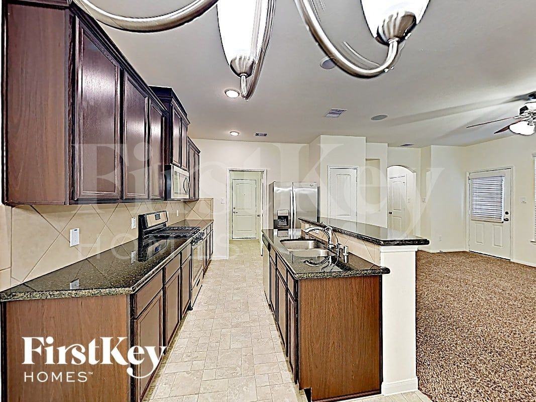 17006 Amarose Dr - Photo 3 of 14