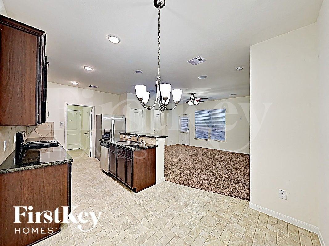 17006 Amarose Dr - Photo 4 of 14