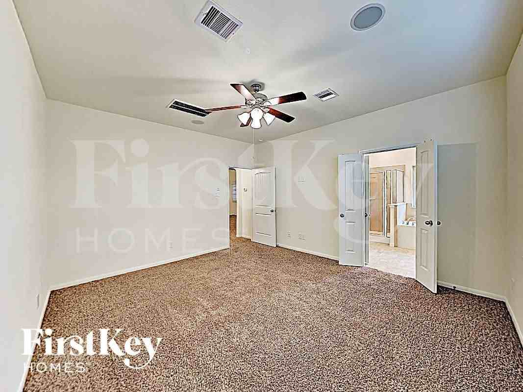 17006 Amarose Dr - Photo 5 of 14