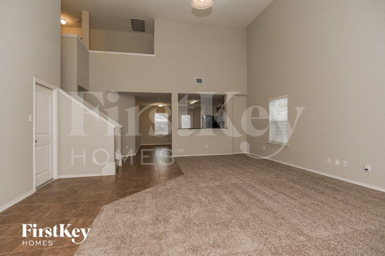 1409 N Houston St - Photo 3 of 17