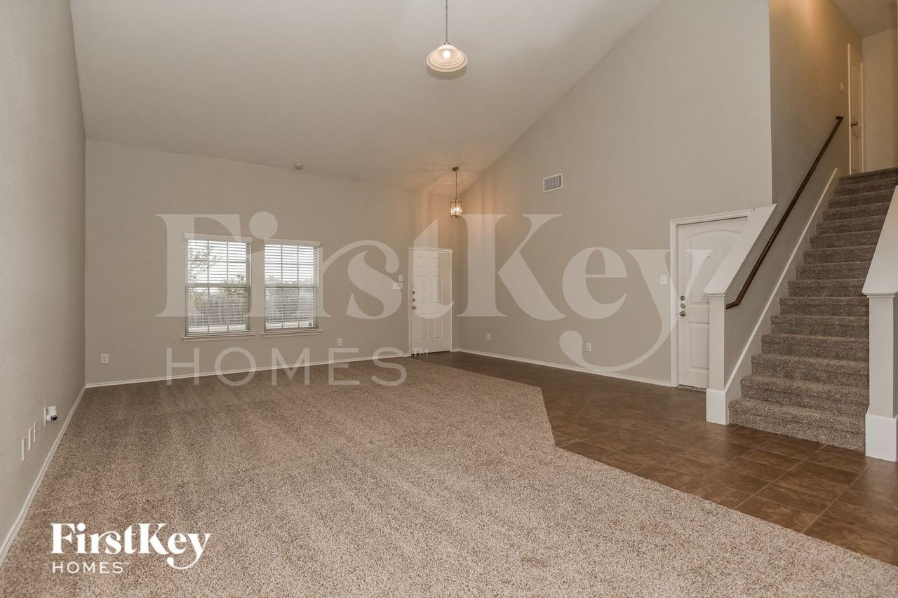 1409 N Houston St - Photo 4 of 17