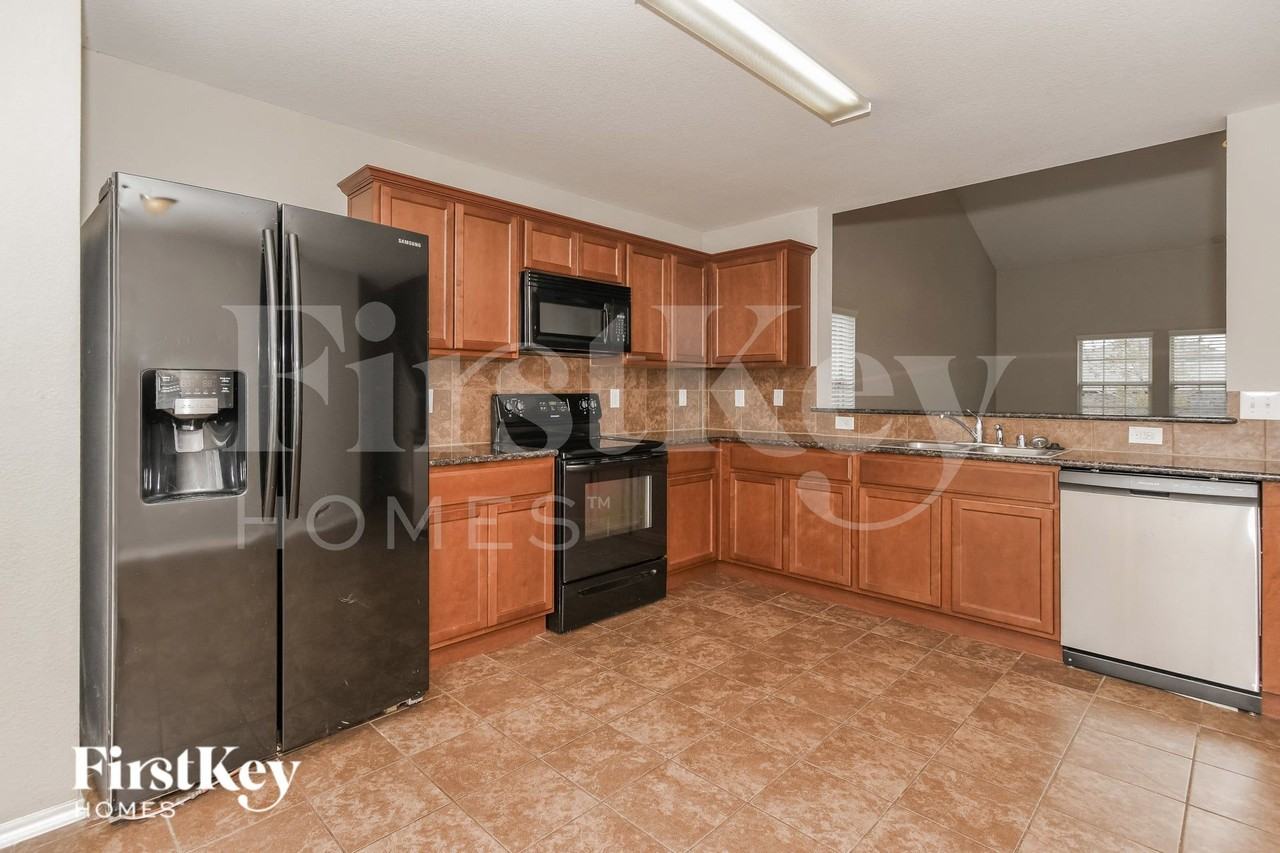 1409 N Houston St - Photo 6 of 17