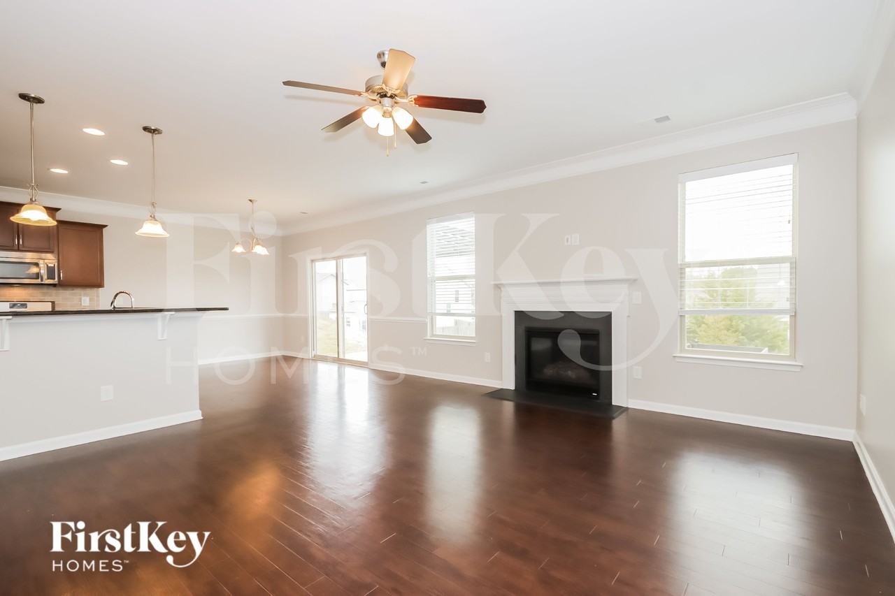 137 Renville Pl - Photo 5 of 15