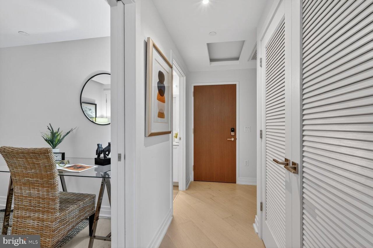 1201 N Royal St #402 - Photo 4 of 24