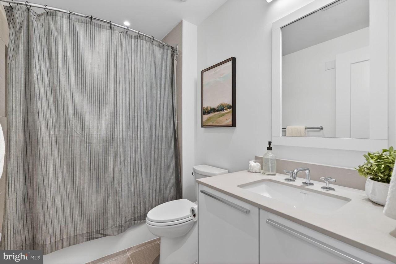 1201 N Royal St #402 - Photo 5 of 24