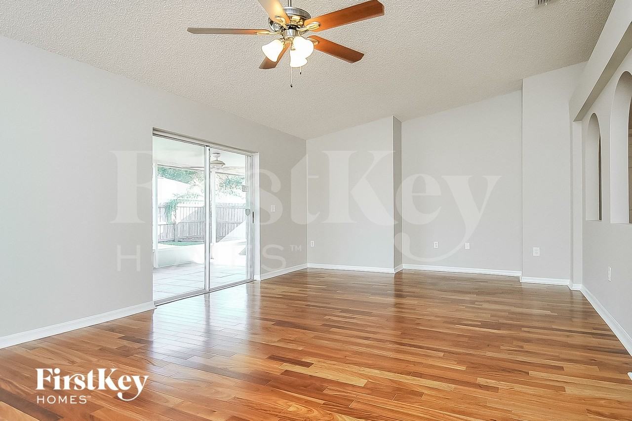 12732 Lake Vista Dr - Photo 3 of 15