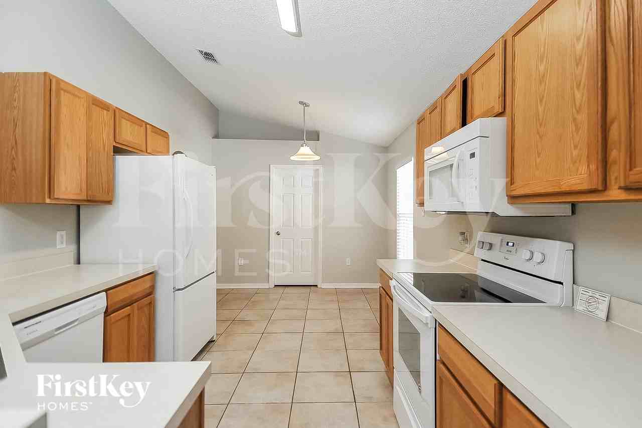 12732 Lake Vista Dr - Photo 6 of 15