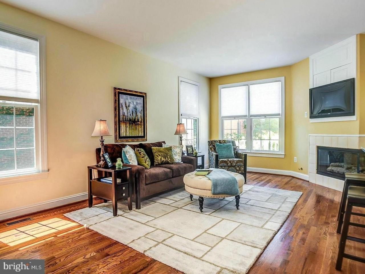 10555 James Wren Way - Photo 5 of 30