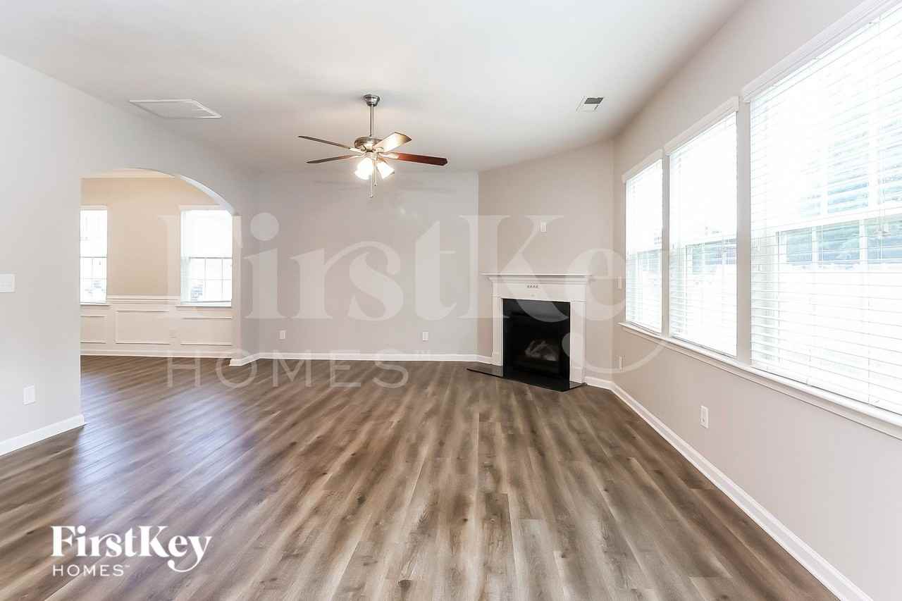 112 Eden Ave - Photo 3 of 19