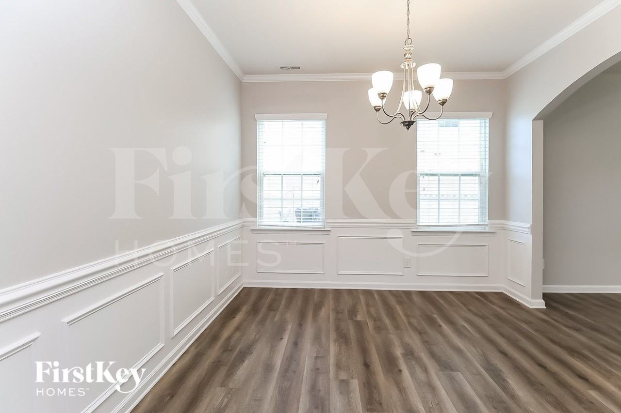 112 Eden Ave - Photo 5 of 19