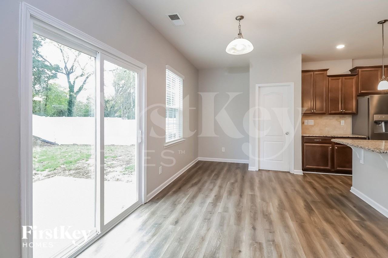 112 Eden Ave - Photo 7 of 19