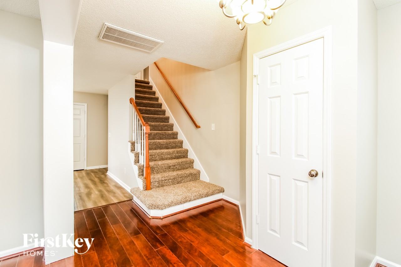 108 Valentine Ct - Photo 4 of 14
