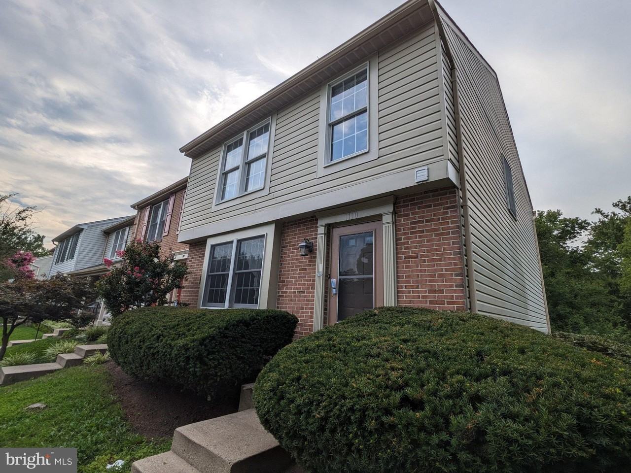 1110 Floyd Pl - Photo 2 of 17