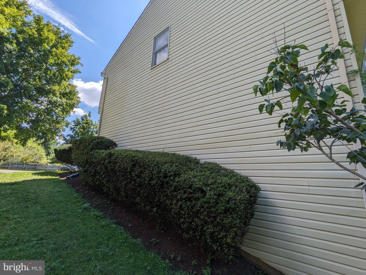 1110 Floyd Pl - Photo 3 of 17