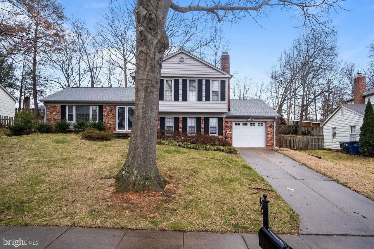 7813 New London Dr - Photo 2 of 31