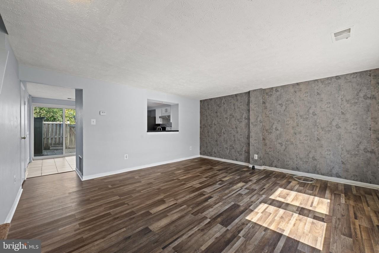 9020 Saint Steven Ct - Photo 3 of 24