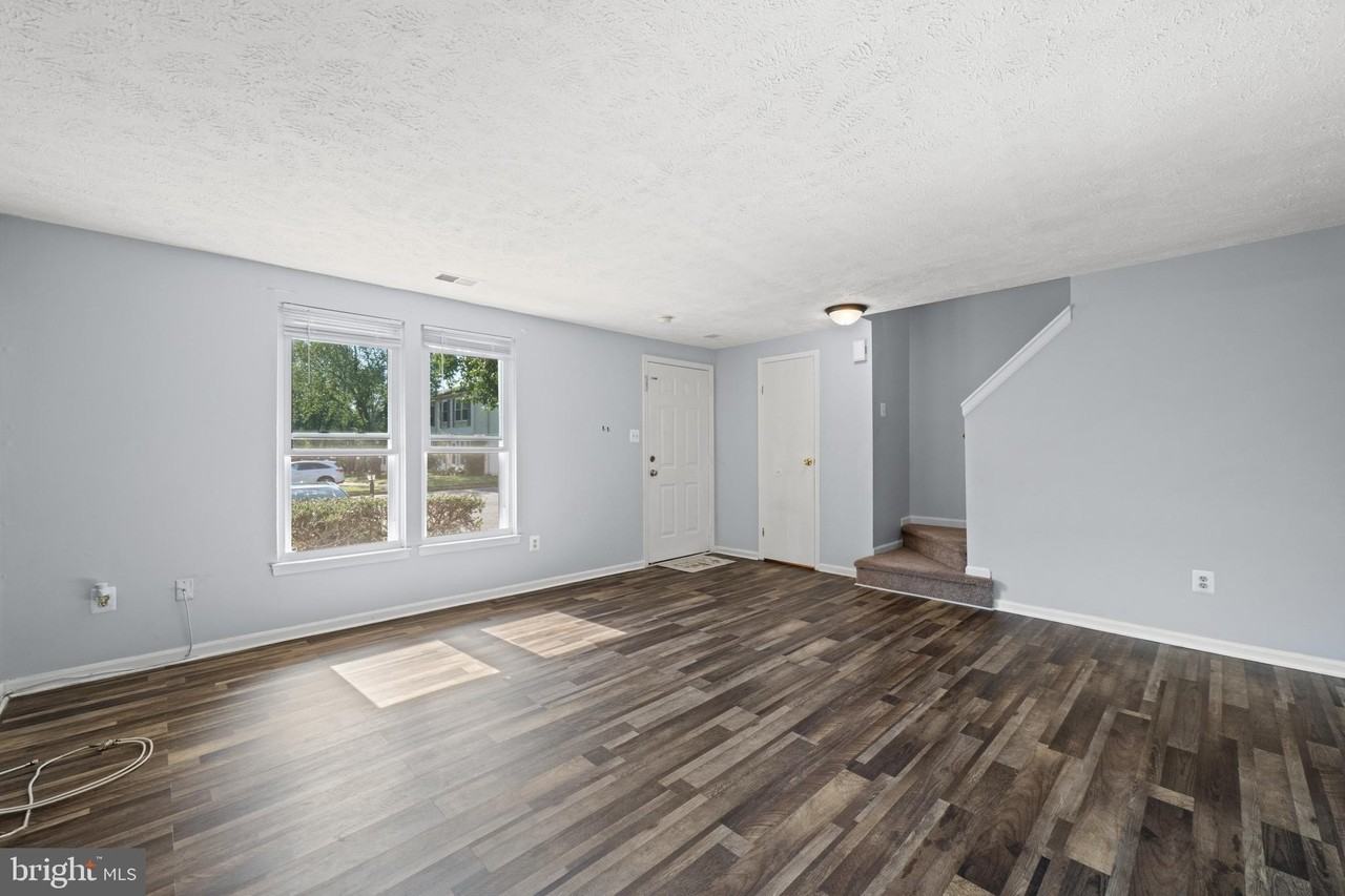 9020 Saint Steven Ct - Photo 4 of 24