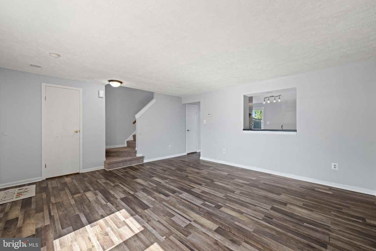 9020 Saint Steven Ct - Photo 5 of 24