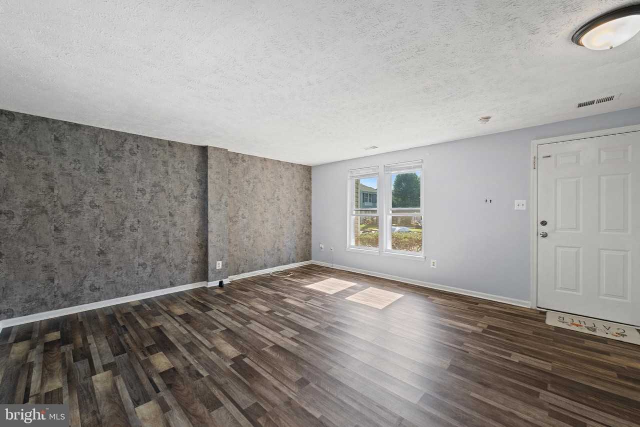 9020 Saint Steven Ct - Photo 6 of 24