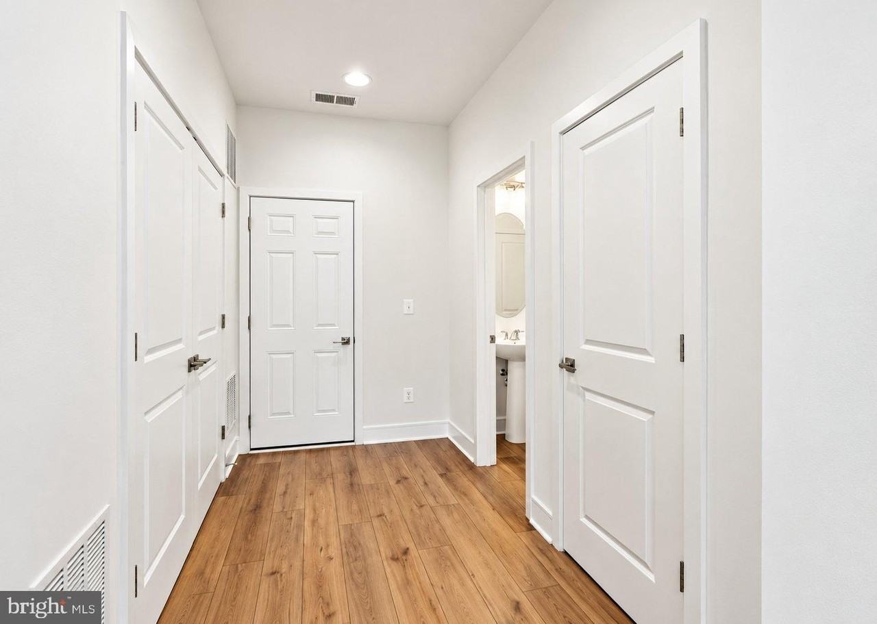 14560 Alsace Ln - Photo 5 of 36