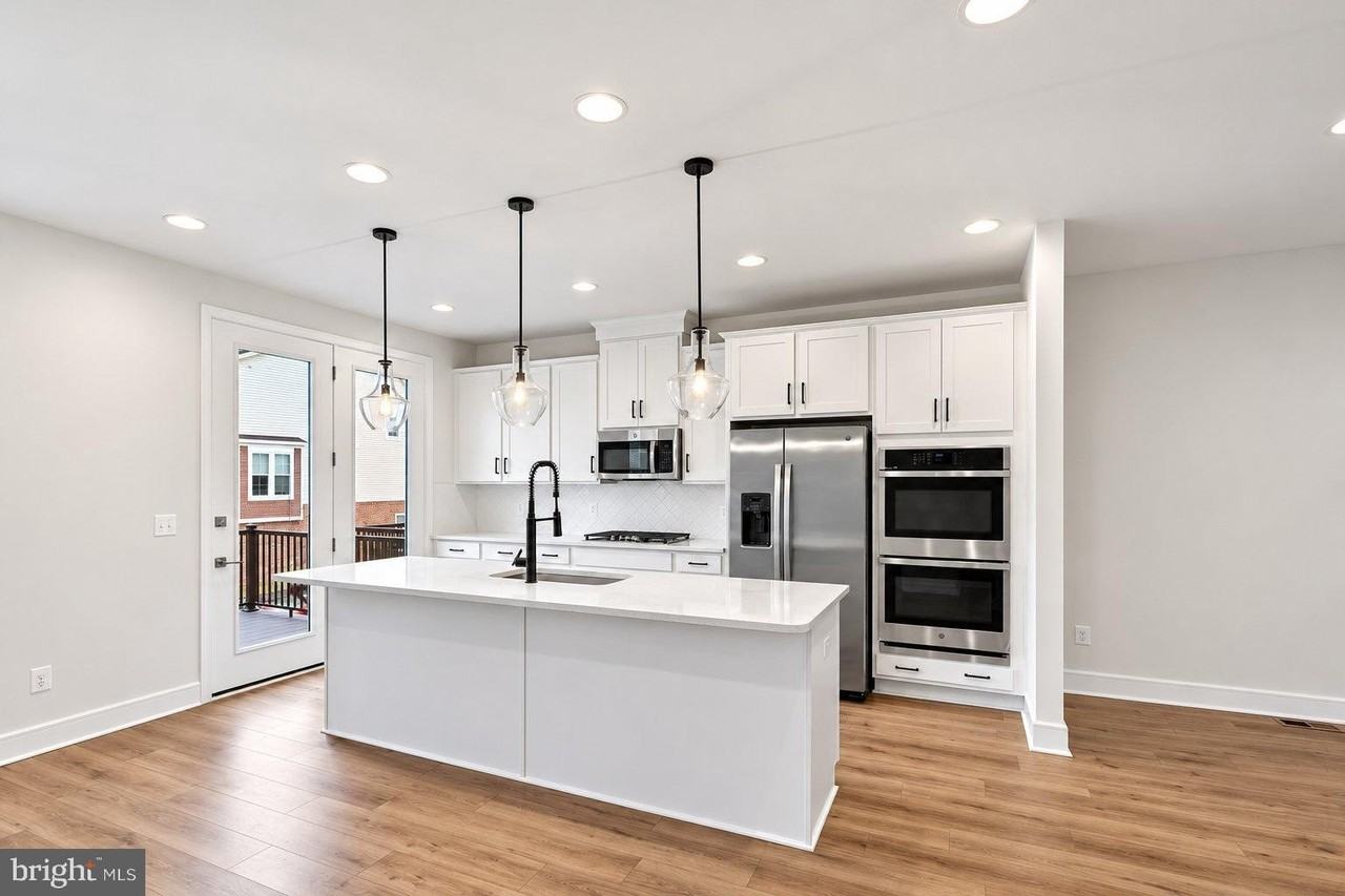 14560 Alsace Ln - Photo 7 of 36