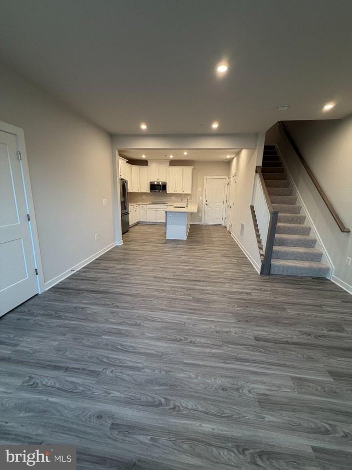 Onyx St - Photo 3 of 33