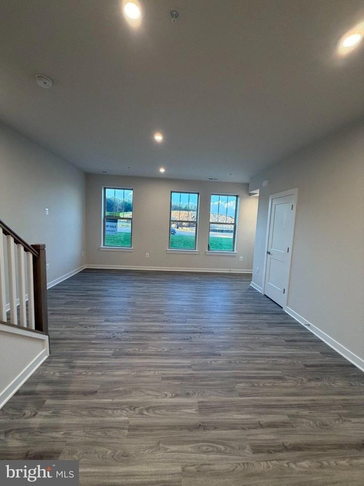 Onyx St - Photo 4 of 33