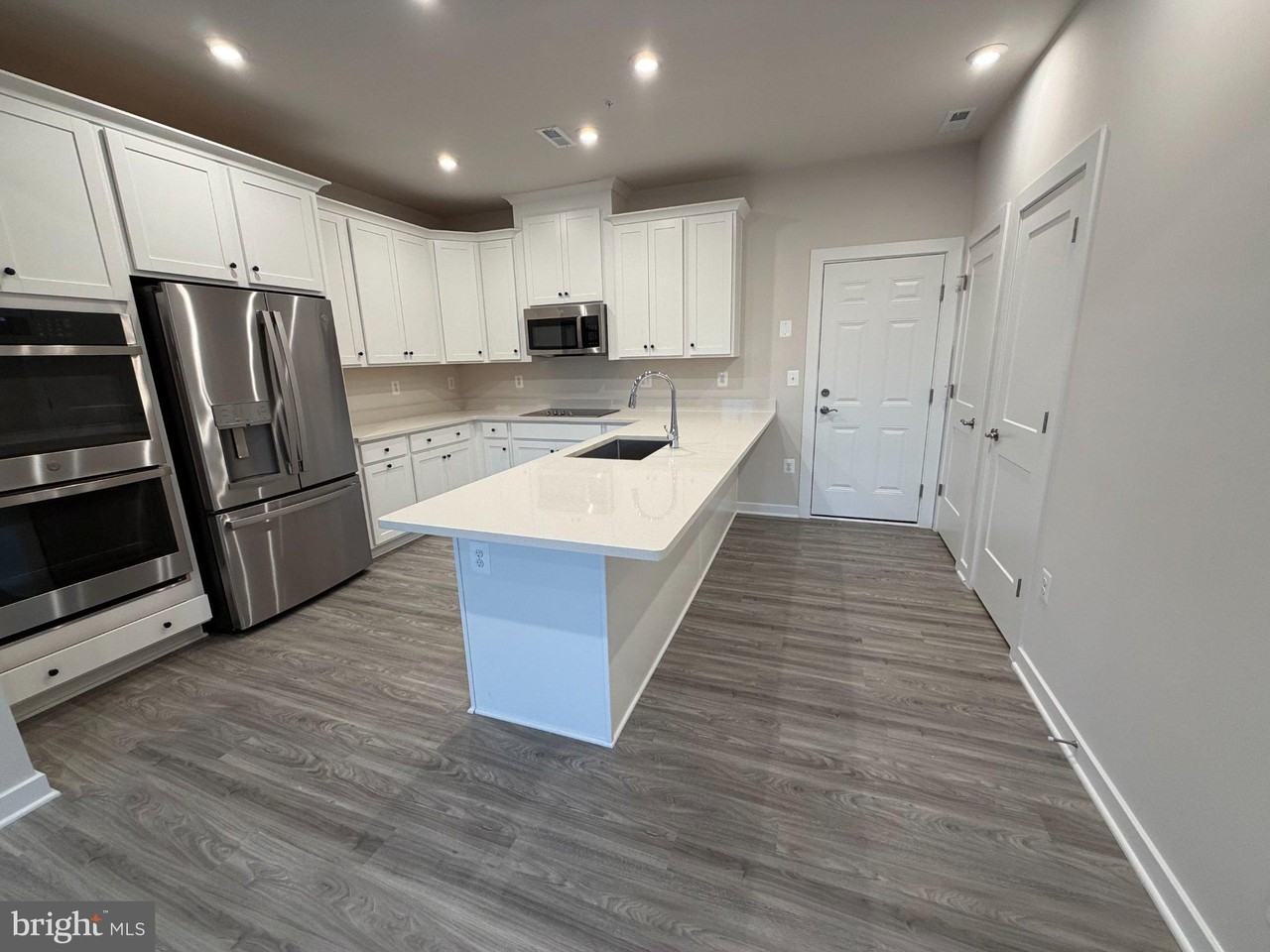 Onyx St - Photo 5 of 33