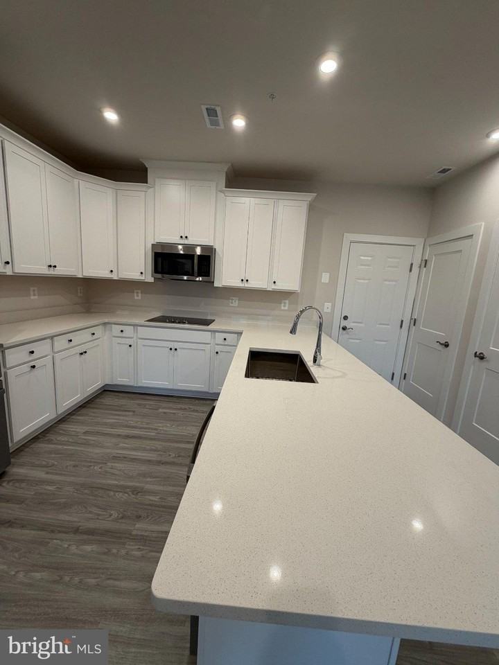 Onyx St - Photo 7 of 33