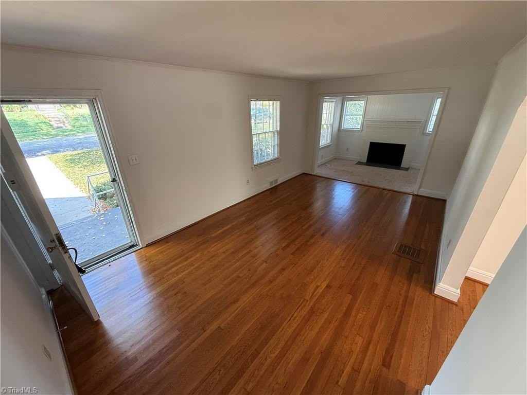 216 Carolina Cir - Photo 2 of 16