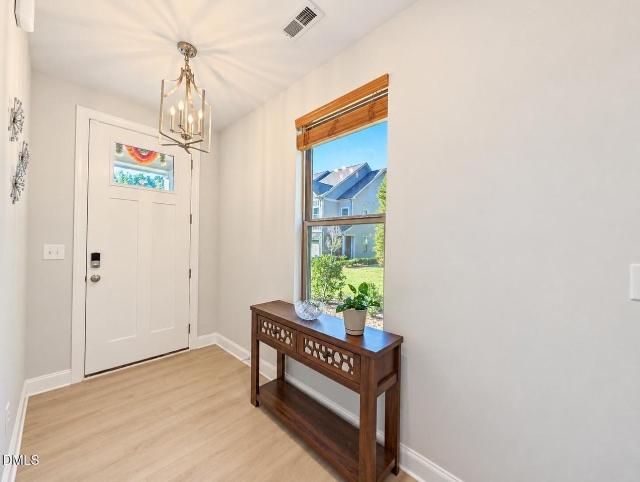 2039 Maggie Valley Dr - Photo 4 of 29