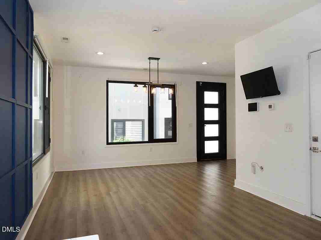1112 Nova St - Photo 4 of 20