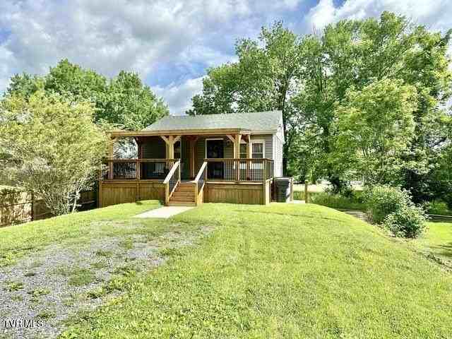 925 Wilson Ave - Photo 2 of 17