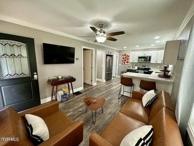 925 Wilson Ave - Photo 5 of 17