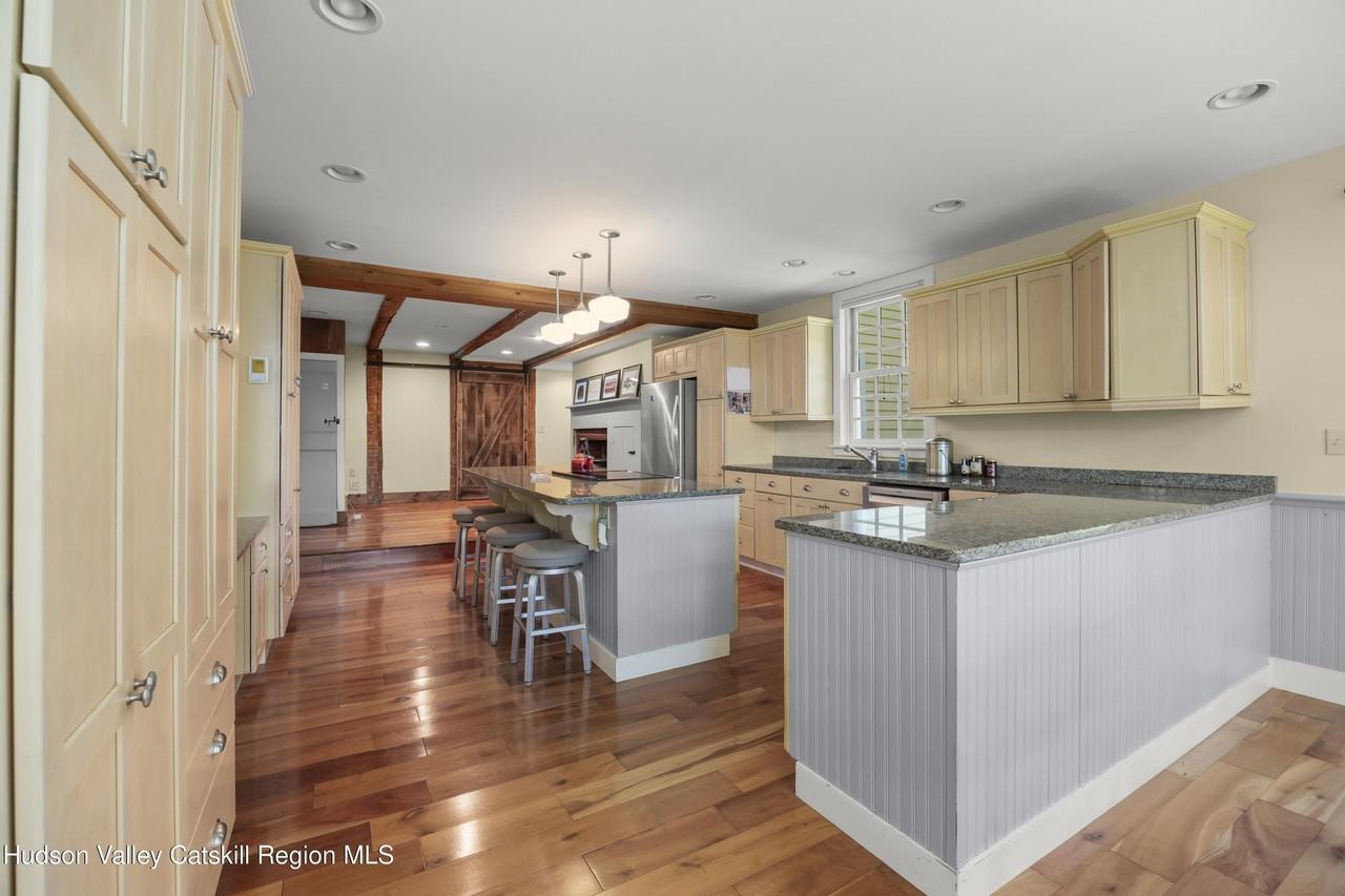 60 Mesick Rd - Photo 4 of 18