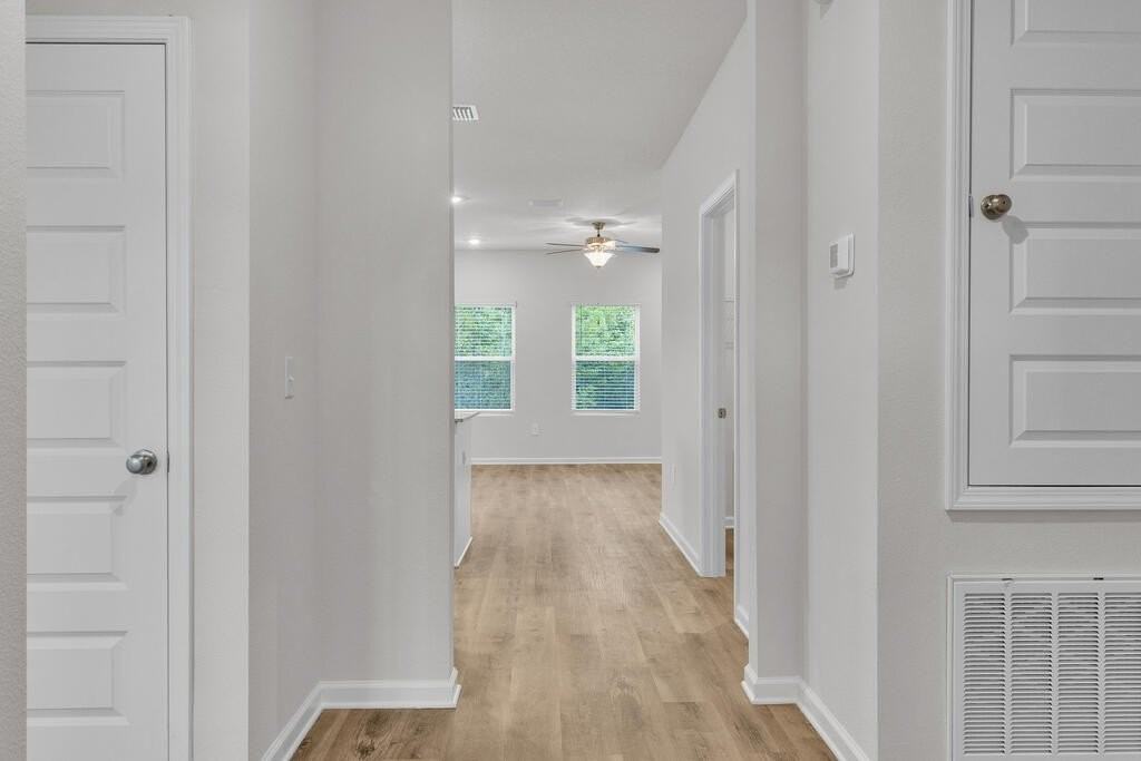 1001 Jett Ln - Photo 4 of 44