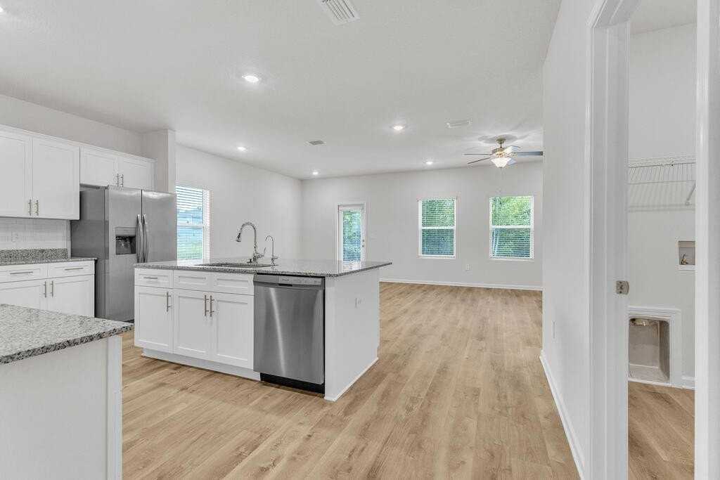 1001 Jett Ln - Photo 5 of 44