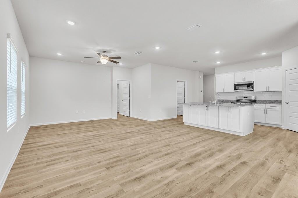 1001 Jett Ln - Photo 7 of 44