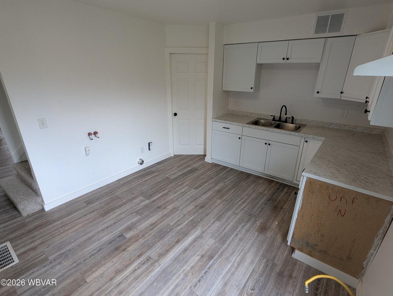 54 Penn St - Photo 4 of 11