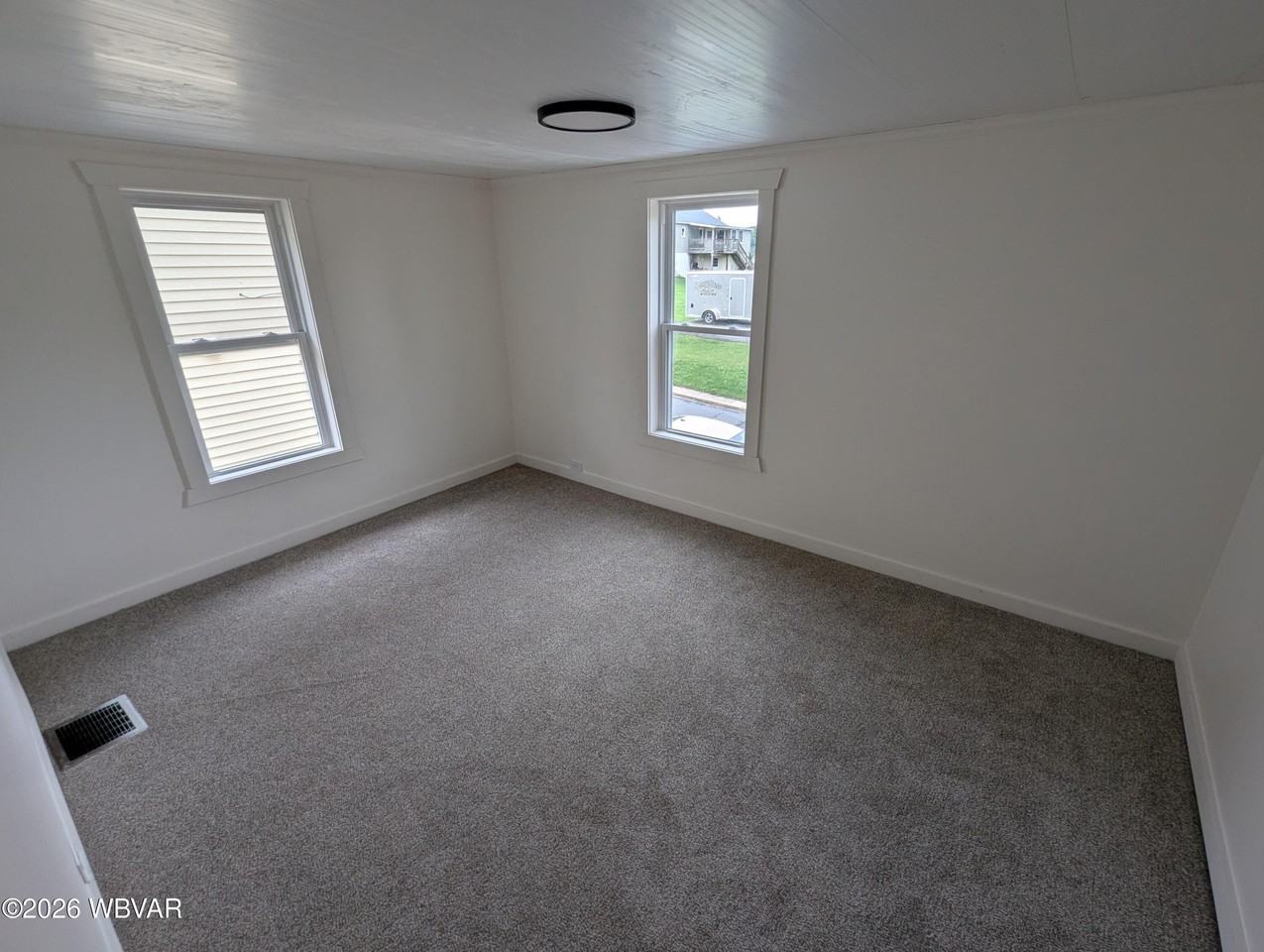 54 Penn St - Photo 5 of 11
